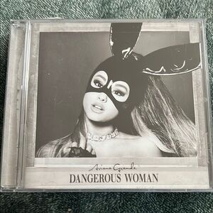 Bundle 2 CDS Ariana Grande Dangerous Woman & Yours Truly CD
